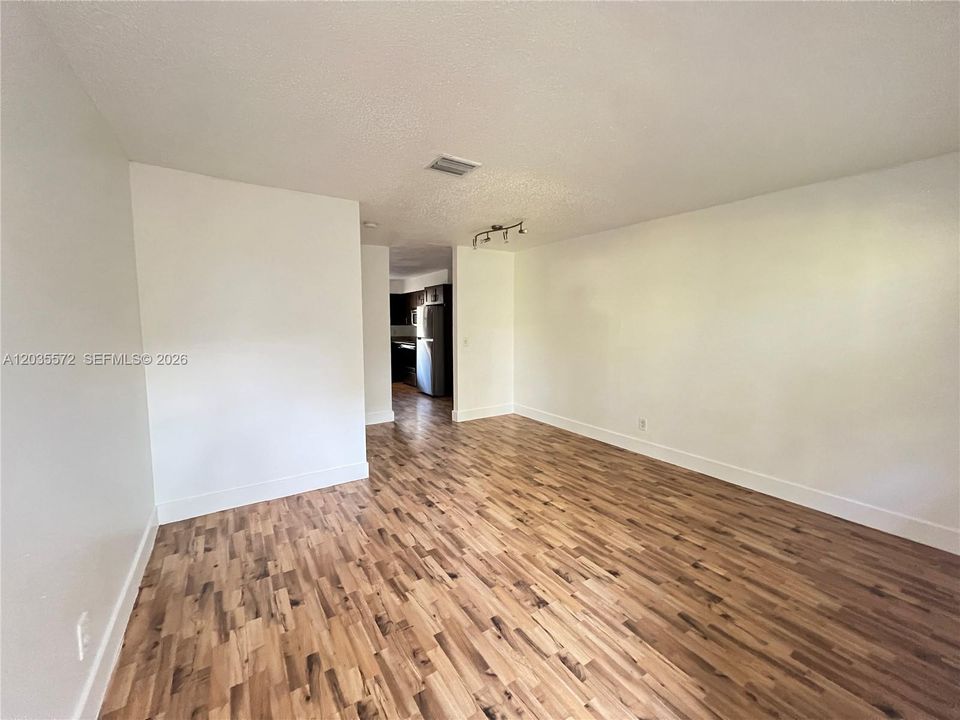 En Renta: $2,595 (3 camas, 2 baños, 2080 Pies cuadrados)