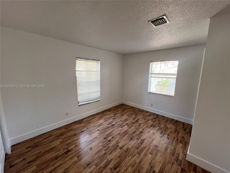 En Renta: $2,595 (3 camas, 2 baños, 2080 Pies cuadrados)
