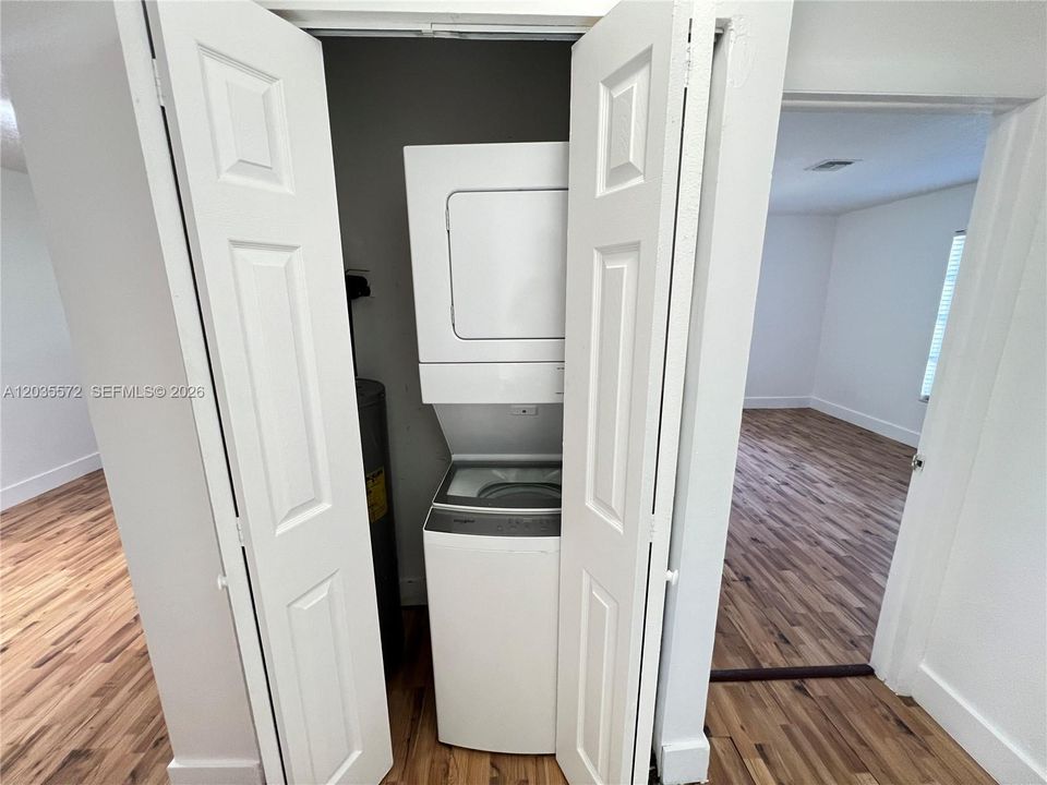 En Renta: $2,595 (3 camas, 2 baños, 2080 Pies cuadrados)
