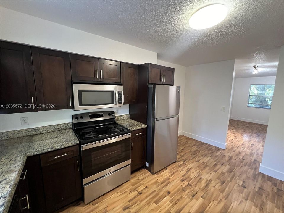 En Renta: $2,595 (3 camas, 2 baños, 2080 Pies cuadrados)