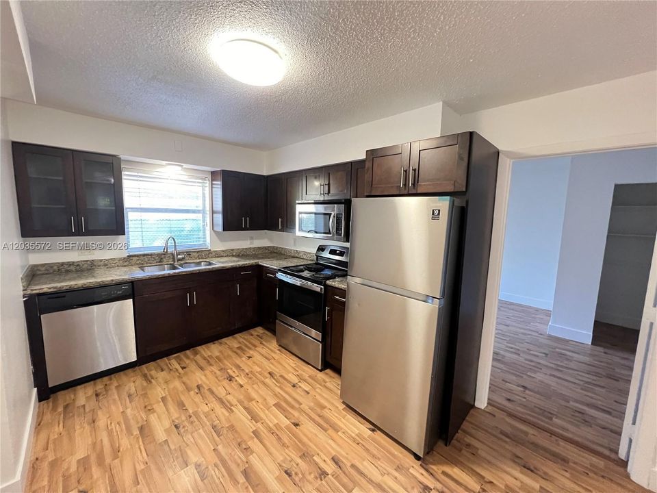 En Renta: $2,595 (3 camas, 2 baños, 2080 Pies cuadrados)