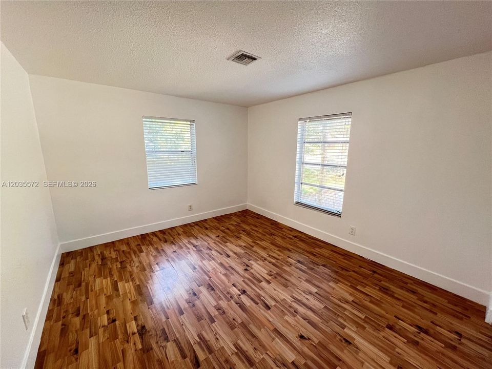 En Renta: $2,595 (3 camas, 2 baños, 2080 Pies cuadrados)