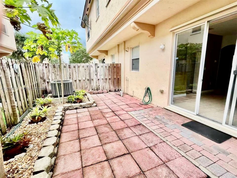 В аренду: $2,950 (3 спален, 2 ванн, 1670 Квадратных фут)