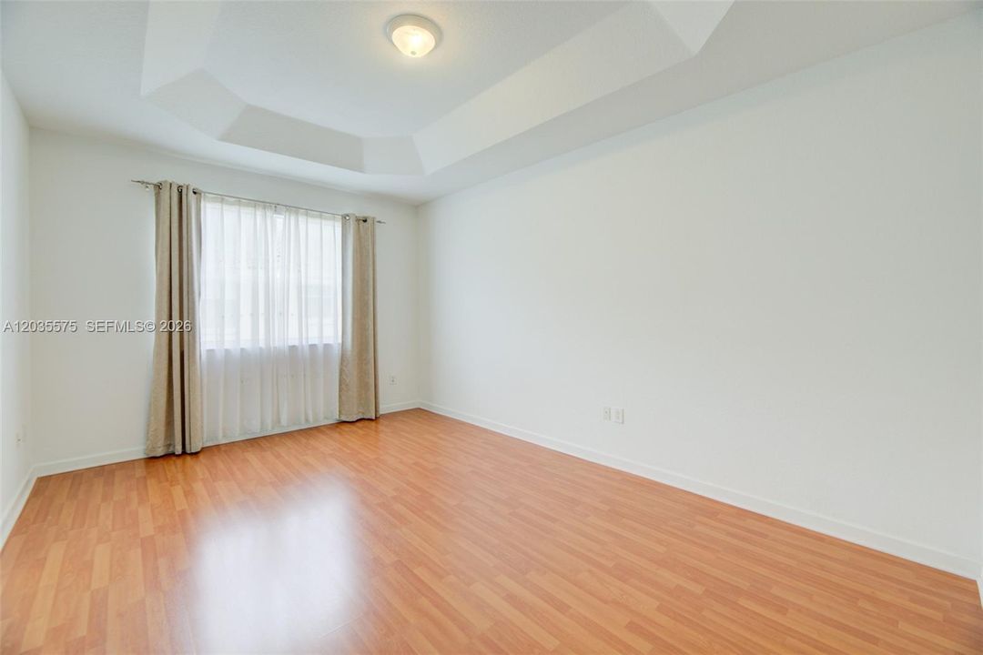 Под контрактом: $2,950 (3 спален, 2 ванн, 1670 Квадратных фут)
