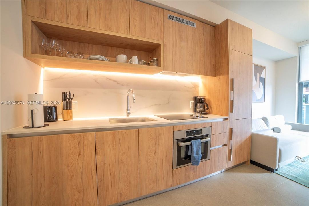 For Sale: $574,900 (1 beds, 1 baths, 630 Square Feet)