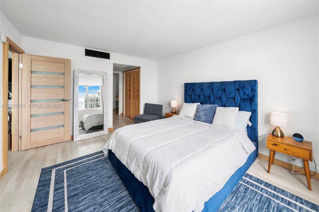 For Rent: $3,100 (1 beds, 1 baths, 910 Square Feet)