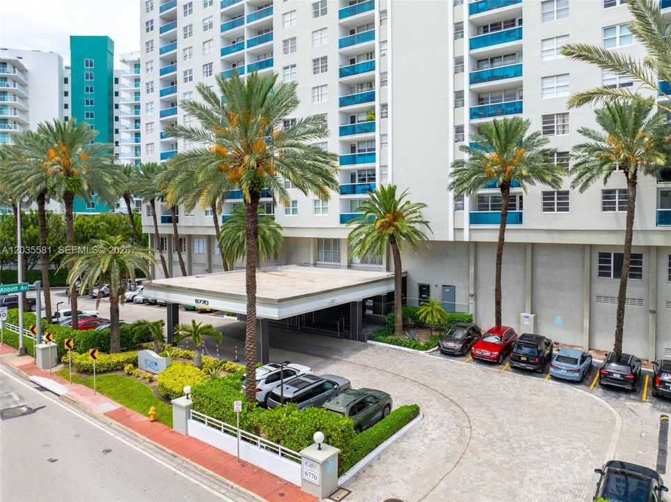 For Rent: $3,100 (1 beds, 1 baths, 910 Square Feet)