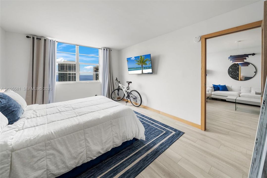 For Rent: $3,100 (1 beds, 1 baths, 910 Square Feet)