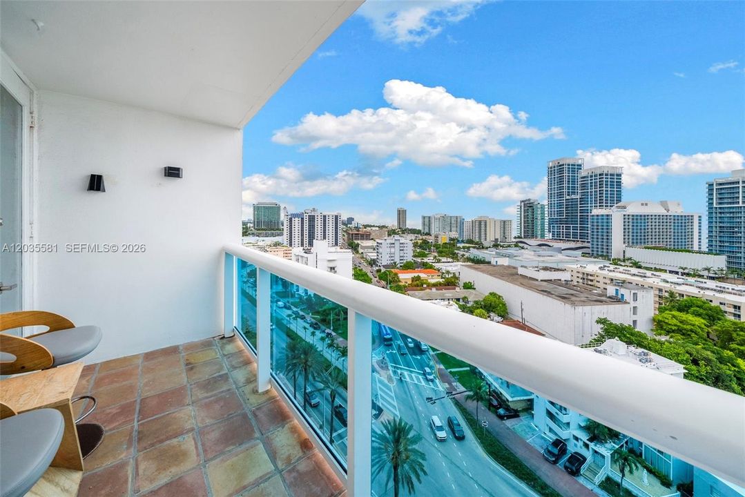 For Rent: $3,100 (1 beds, 1 baths, 910 Square Feet)