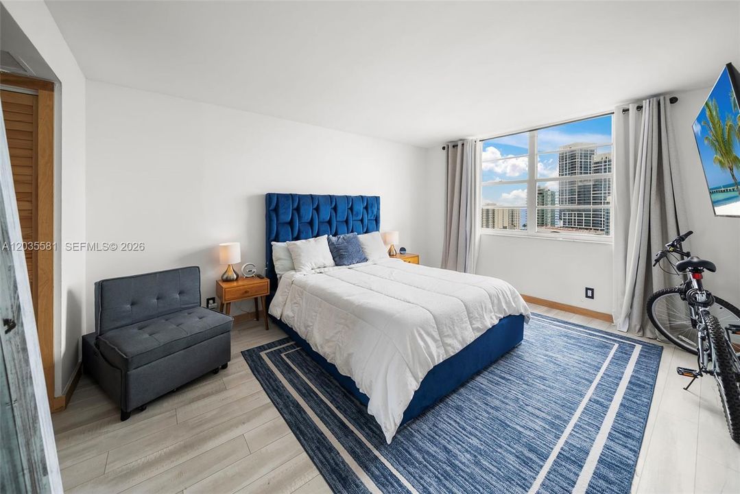 For Rent: $3,100 (1 beds, 1 baths, 910 Square Feet)