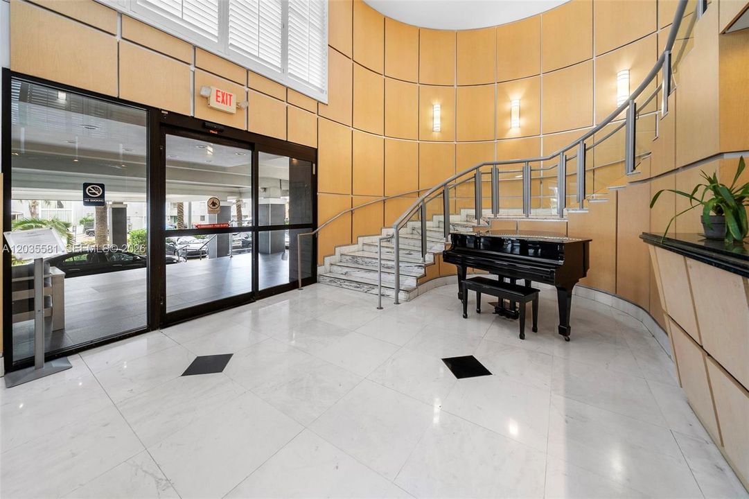 For Rent: $3,100 (1 beds, 1 baths, 910 Square Feet)