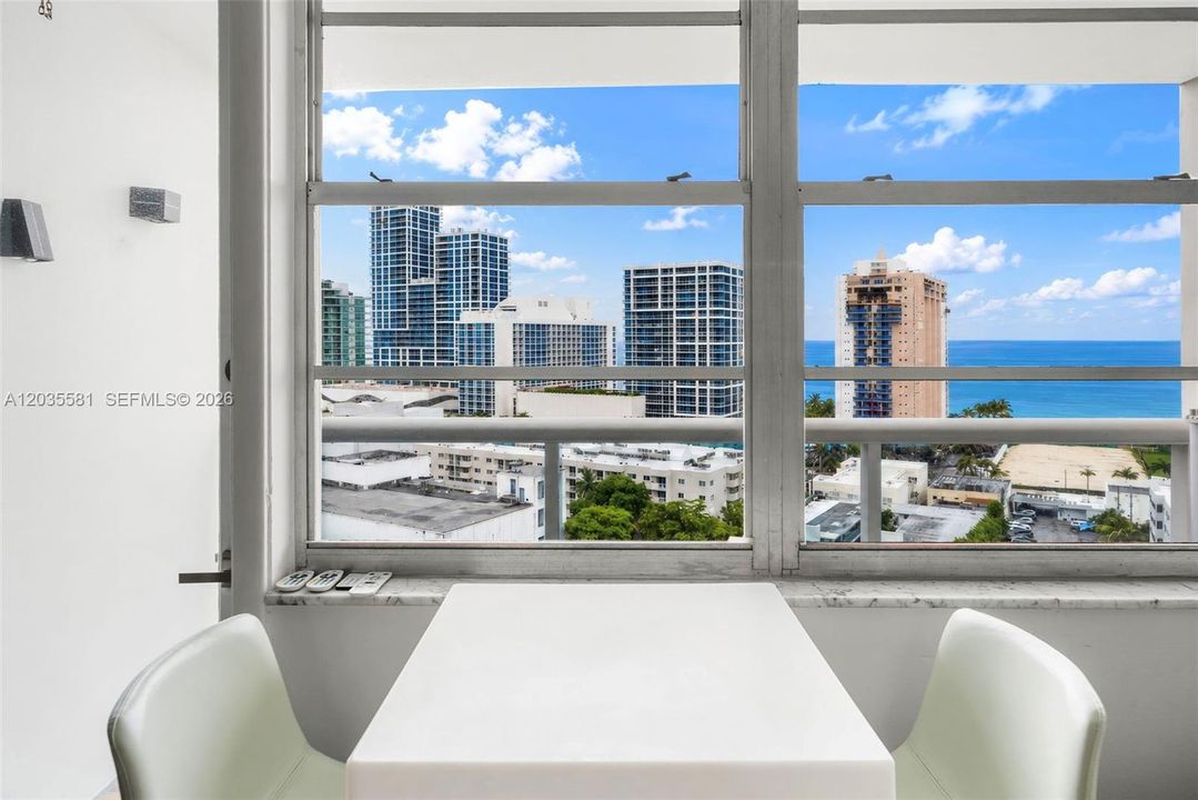 For Rent: $3,100 (1 beds, 1 baths, 910 Square Feet)