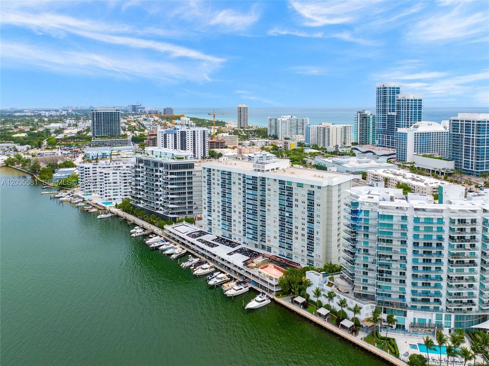 For Rent: $3,100 (1 beds, 1 baths, 910 Square Feet)