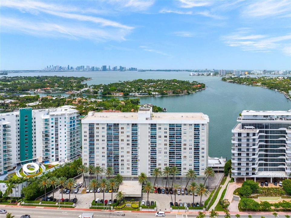 For Rent: $3,100 (1 beds, 1 baths, 910 Square Feet)