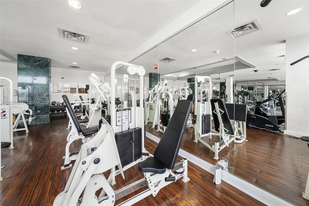 For Rent: $3,100 (1 beds, 1 baths, 910 Square Feet)