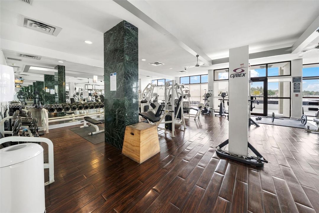 For Rent: $3,100 (1 beds, 1 baths, 910 Square Feet)
