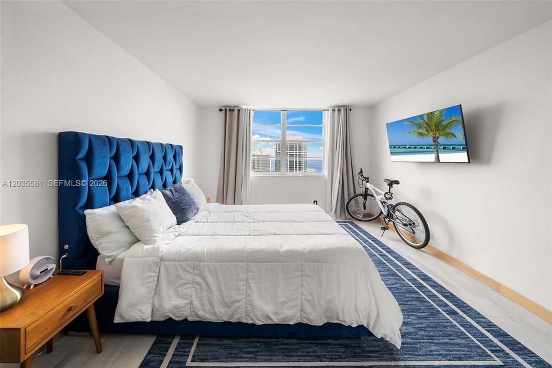 For Rent: $3,100 (1 beds, 1 baths, 910 Square Feet)