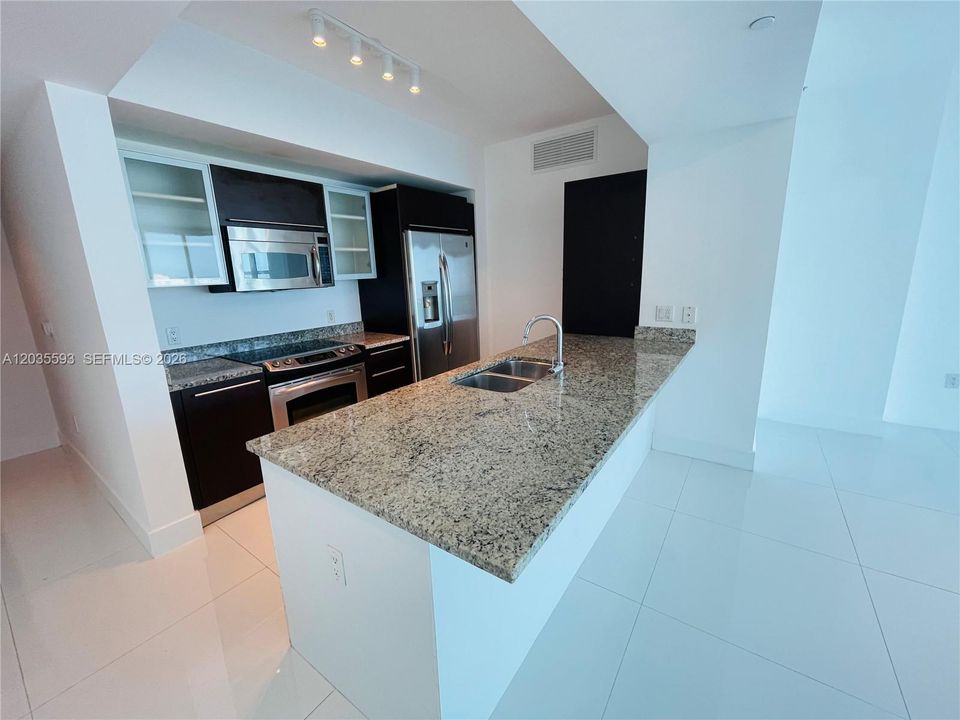 For Rent: $5,800 (2 beds, 2 baths, 1278 Square Feet)