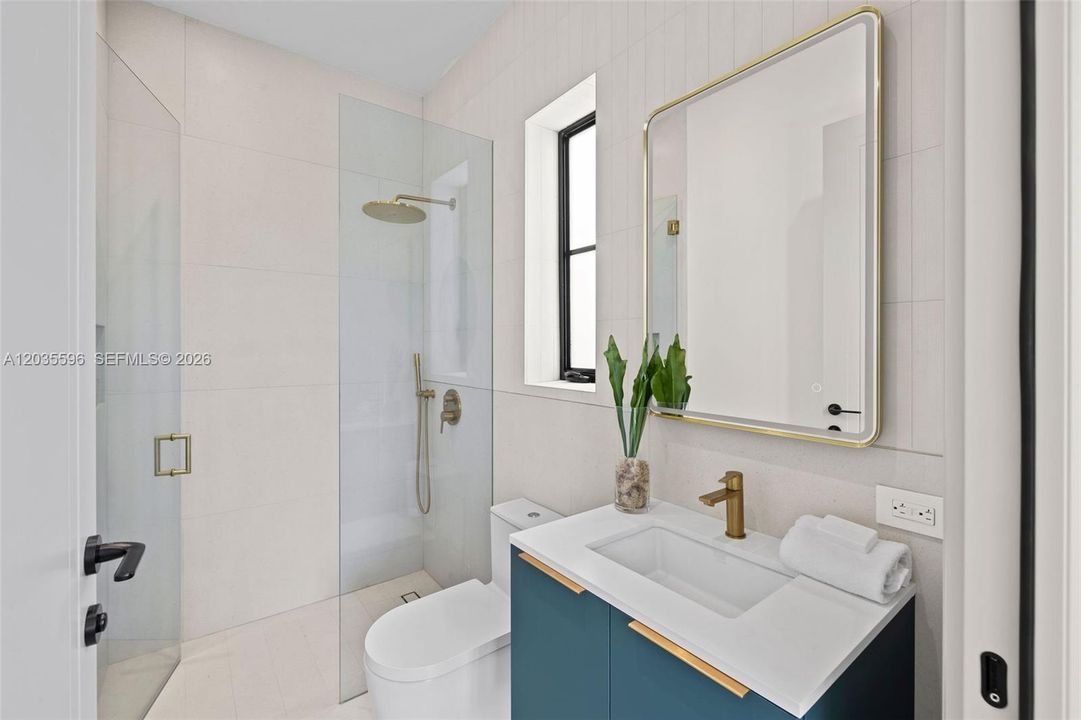 Full bath for office/fourth bedroom