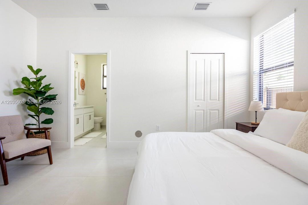For Rent: $4,700 (4 beds, 3 baths, 1997 Square Feet)