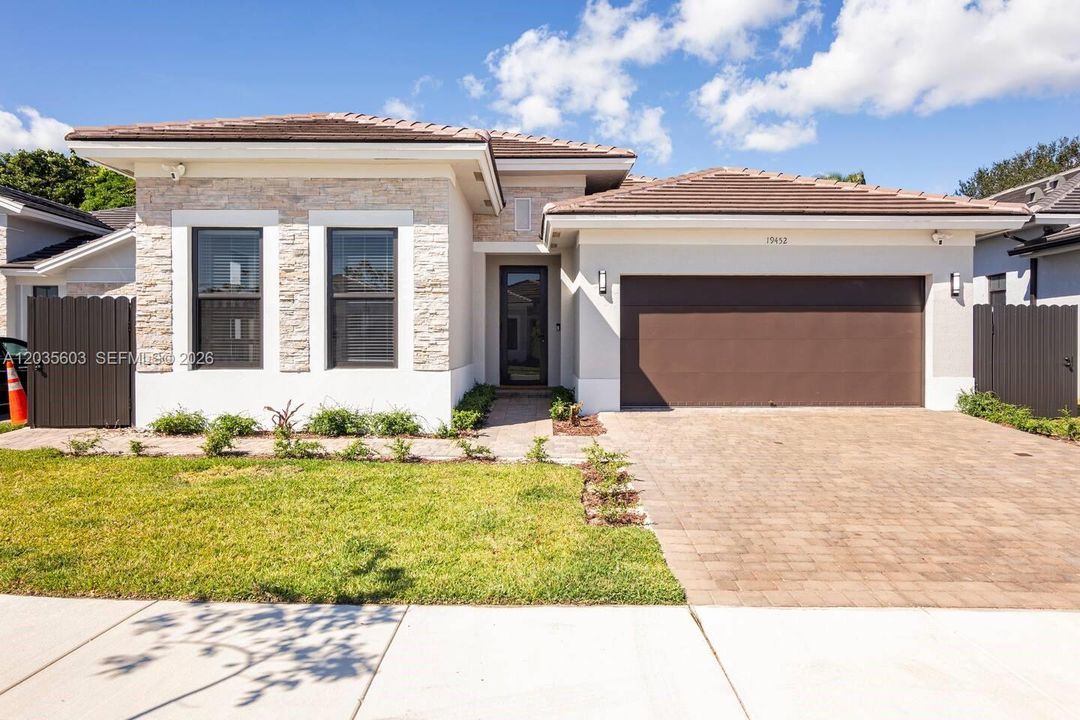 For Rent: $4,700 (4 beds, 3 baths, 1997 Square Feet)