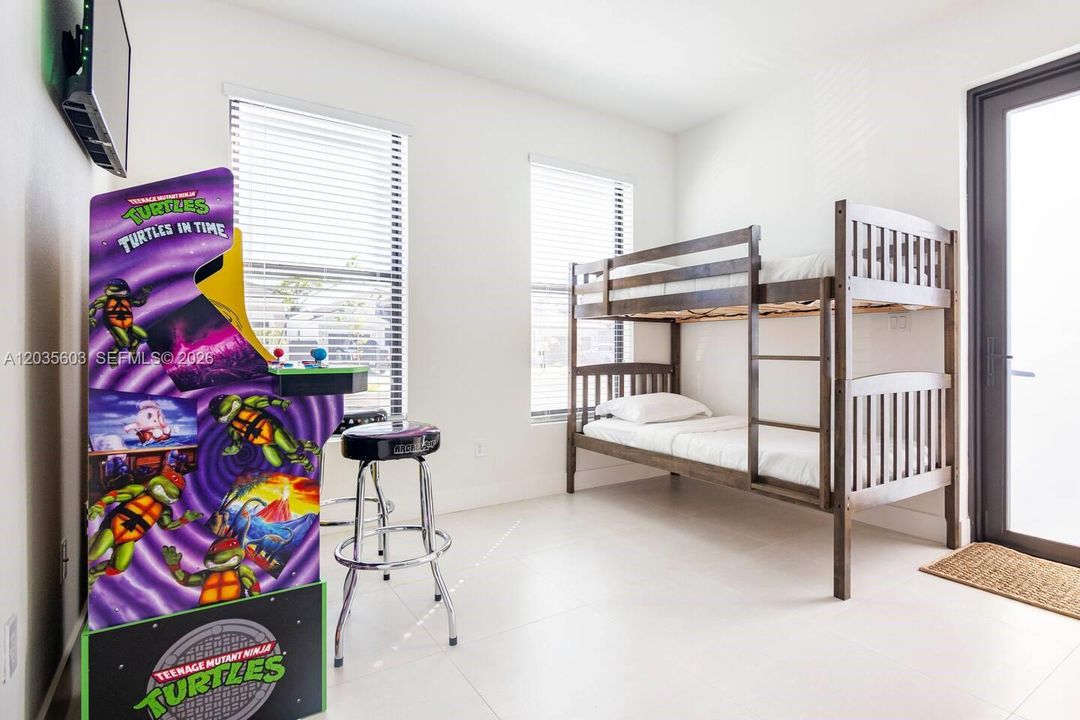 For Rent: $4,700 (4 beds, 3 baths, 1997 Square Feet)