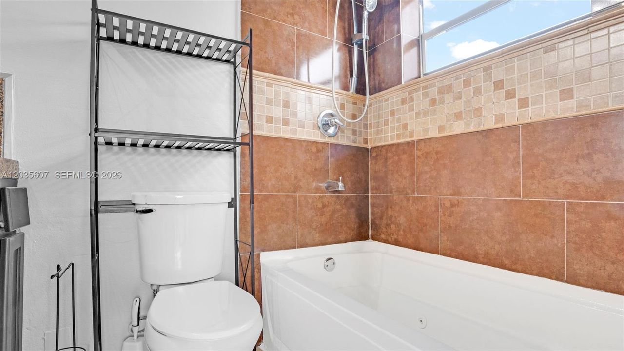 В аренду: $2,300 (1 спален, 2 ванн, 592 Квадратных фут)