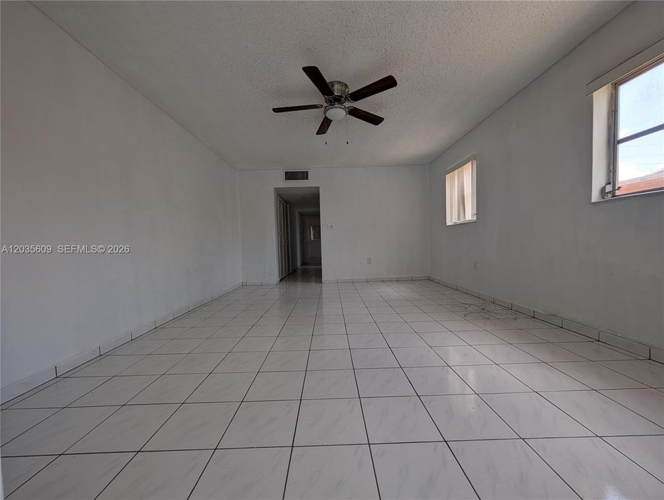 For Sale: $107,800 (1 beds, 1 baths, 708 Square Feet)
