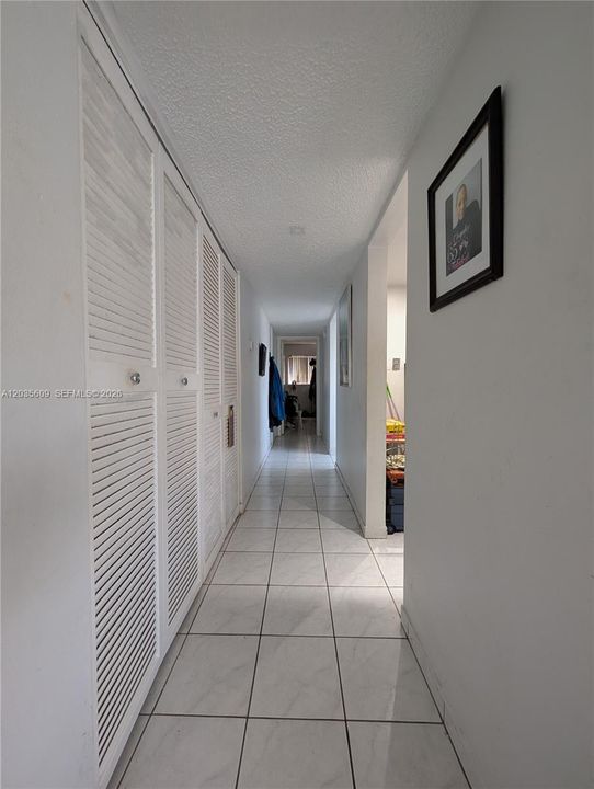 For Sale: $107,800 (1 beds, 1 baths, 708 Square Feet)