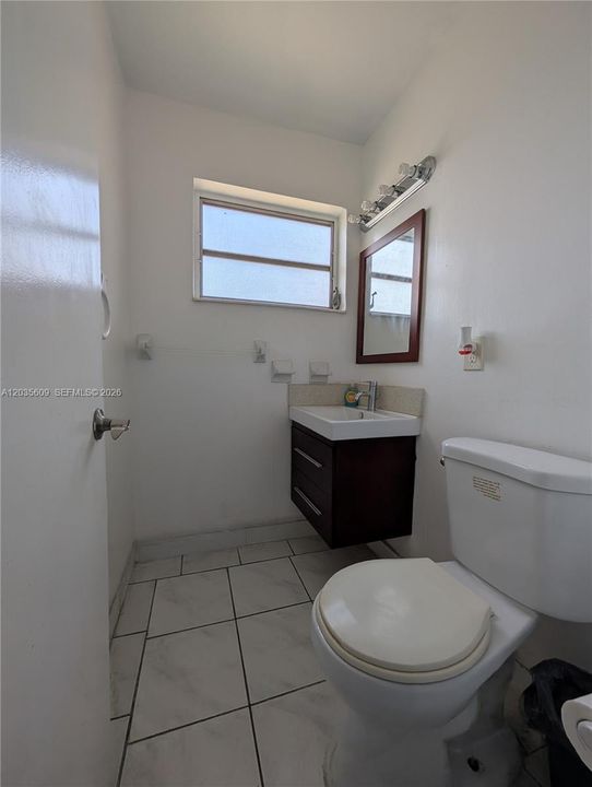 For Sale: $107,800 (1 beds, 1 baths, 708 Square Feet)