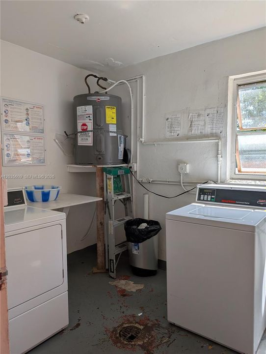 For Sale: $107,800 (1 beds, 1 baths, 708 Square Feet)