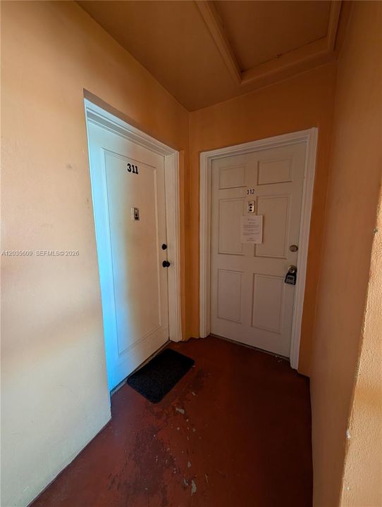For Sale: $107,800 (1 beds, 1 baths, 708 Square Feet)
