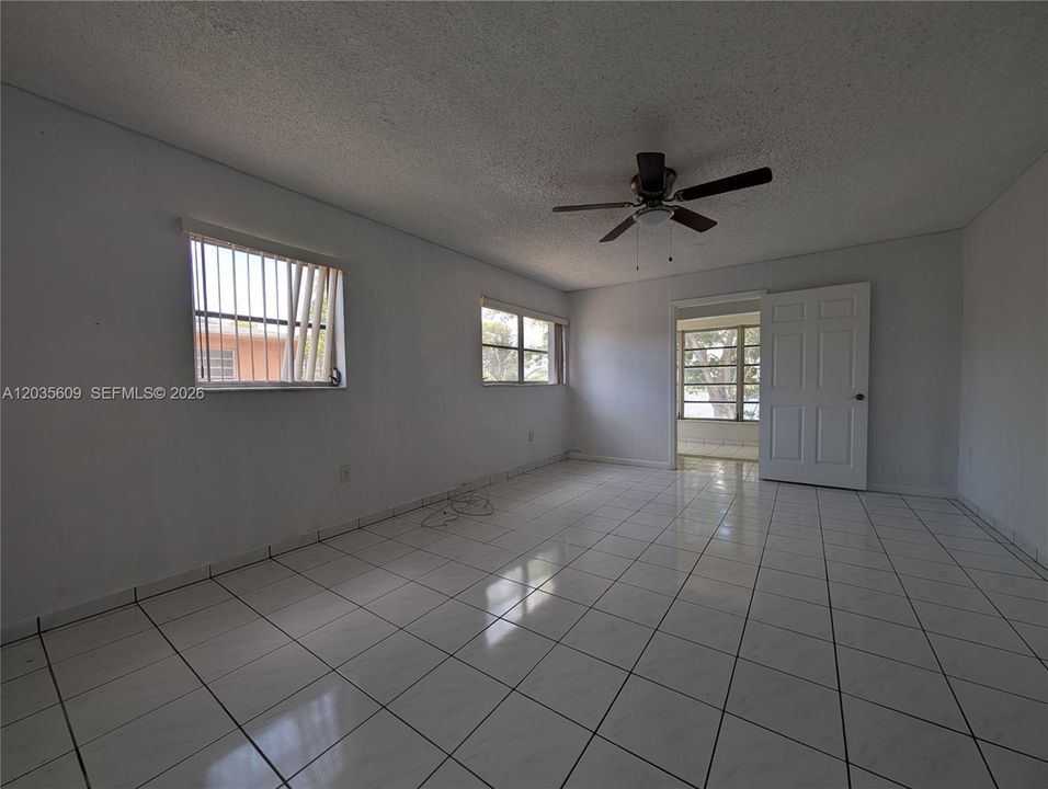 For Sale: $107,800 (1 beds, 1 baths, 708 Square Feet)