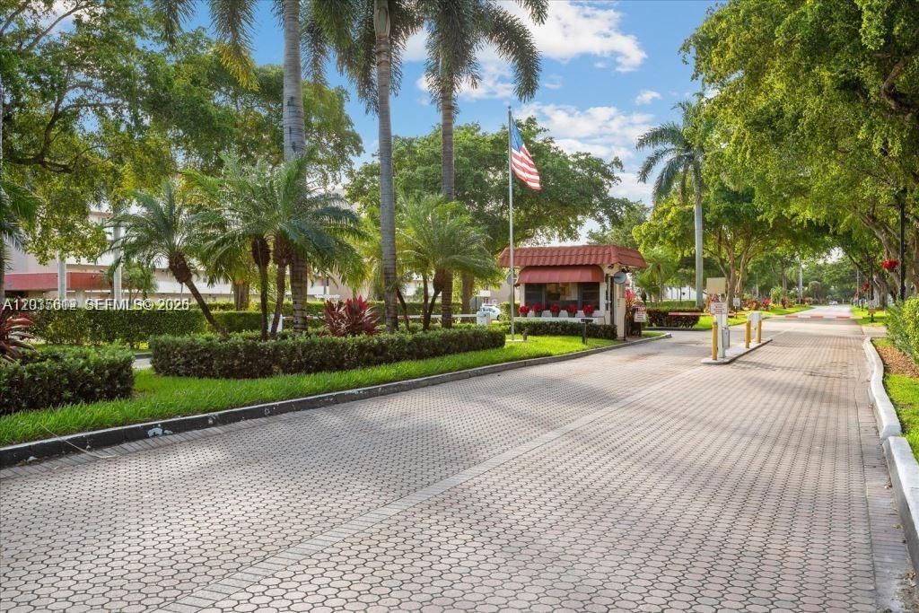For Rent: $2,250 (2 beds, 2 baths, 1170 Square Feet)