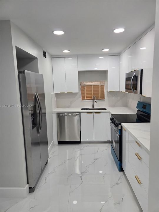 For Rent: $2,250 (2 beds, 2 baths, 1170 Square Feet)
