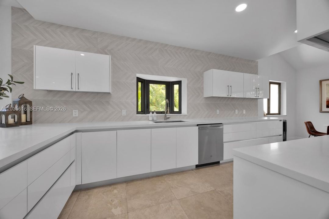 На продажу: $3,285,000 (4 спален, 4 ванн, 3725 Квадратных фут)