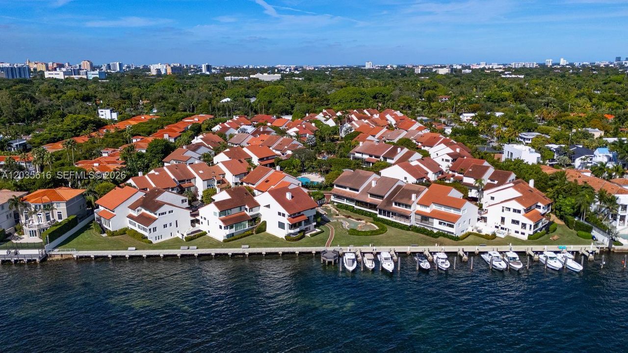 На продажу: $3,285,000 (4 спален, 4 ванн, 3725 Квадратных фут)