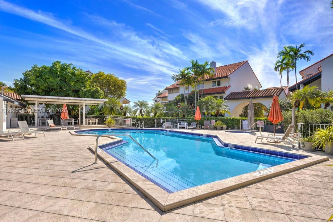 На продажу: $3,285,000 (4 спален, 4 ванн, 3725 Квадратных фут)