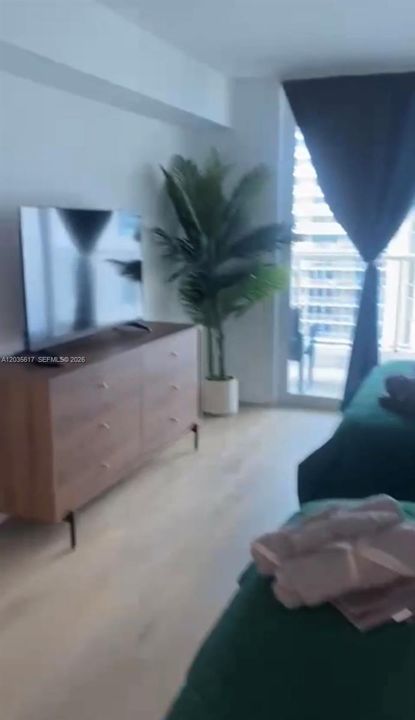 For Sale: $450,000 (1 beds, 1 baths, 825 Square Feet)