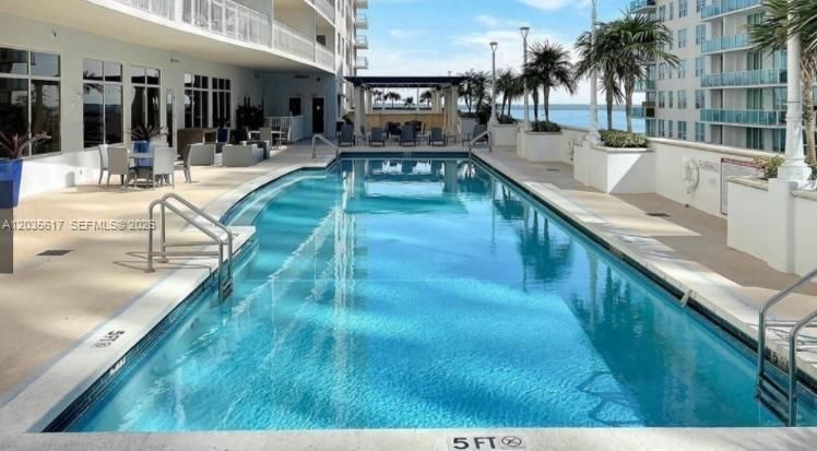 For Sale: $450,000 (1 beds, 1 baths, 825 Square Feet)