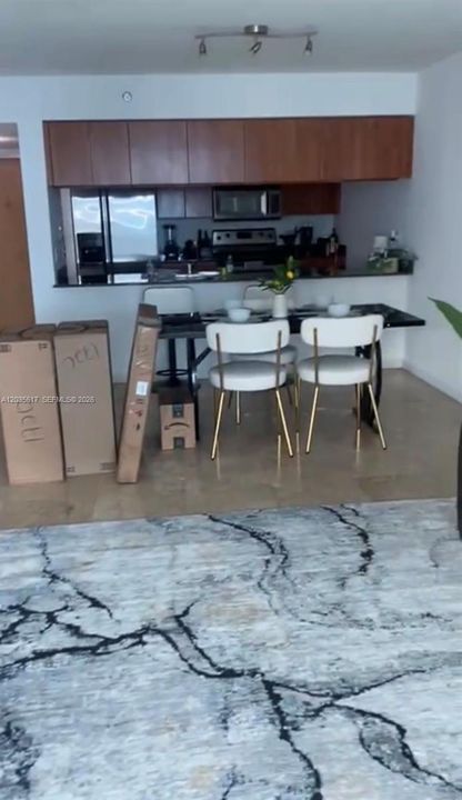 For Sale: $450,000 (1 beds, 1 baths, 825 Square Feet)