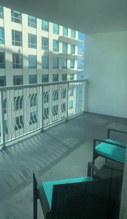 For Sale: $450,000 (1 beds, 1 baths, 825 Square Feet)
