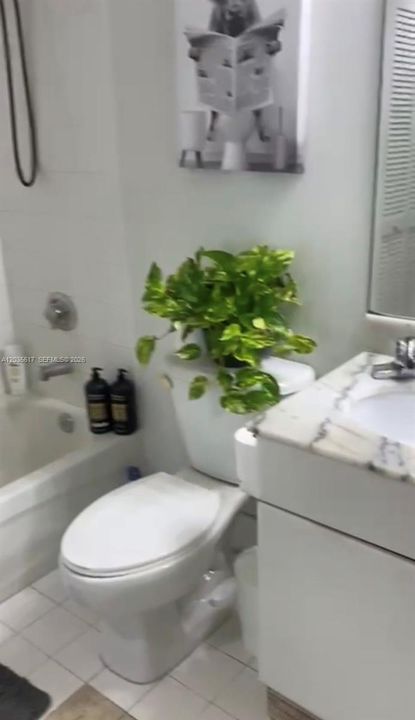 For Sale: $450,000 (1 beds, 1 baths, 825 Square Feet)