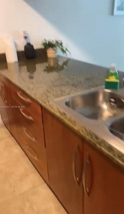 For Sale: $450,000 (1 beds, 1 baths, 825 Square Feet)