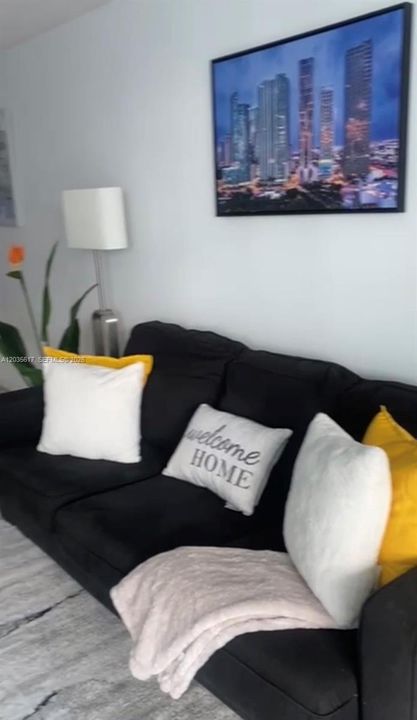 For Sale: $450,000 (1 beds, 1 baths, 825 Square Feet)