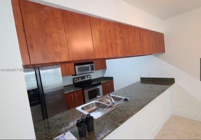 For Sale: $450,000 (1 beds, 1 baths, 825 Square Feet)
