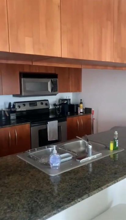 For Sale: $450,000 (1 beds, 1 baths, 825 Square Feet)