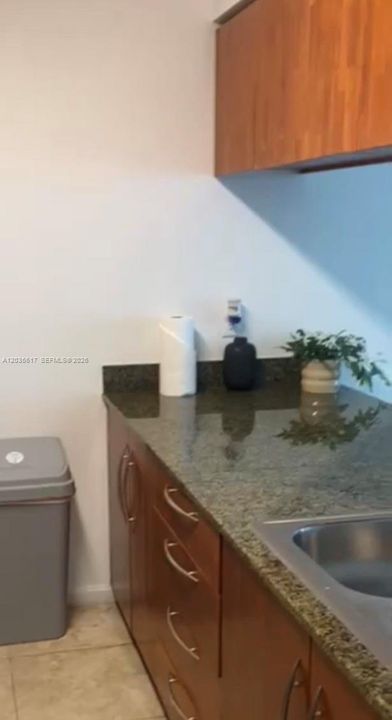 For Sale: $450,000 (1 beds, 1 baths, 825 Square Feet)