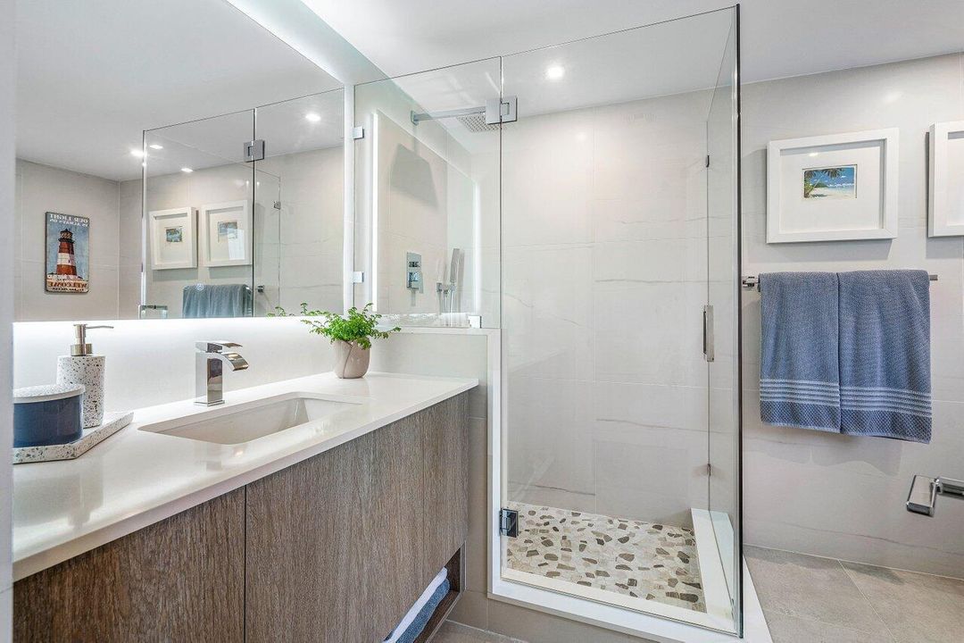 en suite guest bath