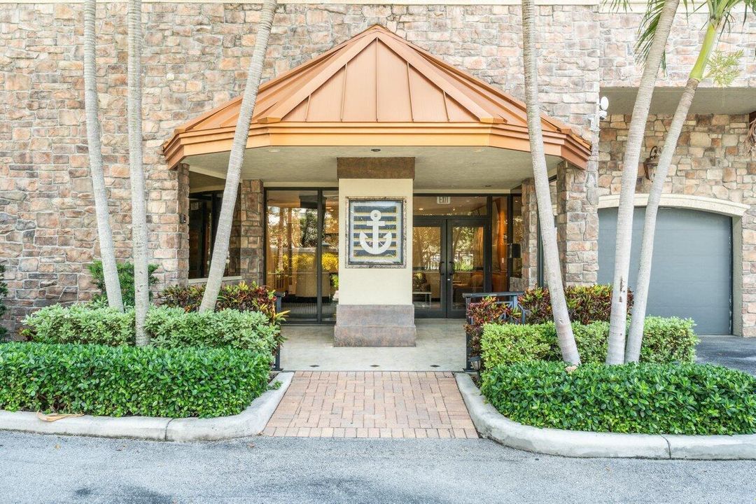 Entrance Delray Harbour Club